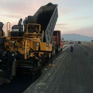 Pavimentaci&oacute;n en aeropista / pista de aterrizaje